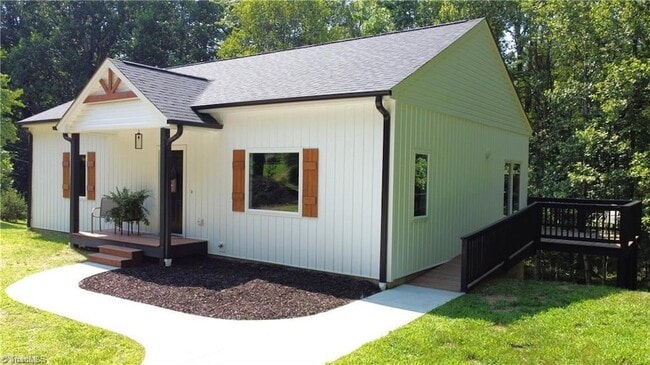 Building Photo - 148 Buena Vista Dr