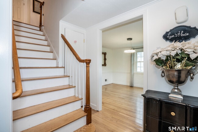 Building Photo - 25 Greensview Dr