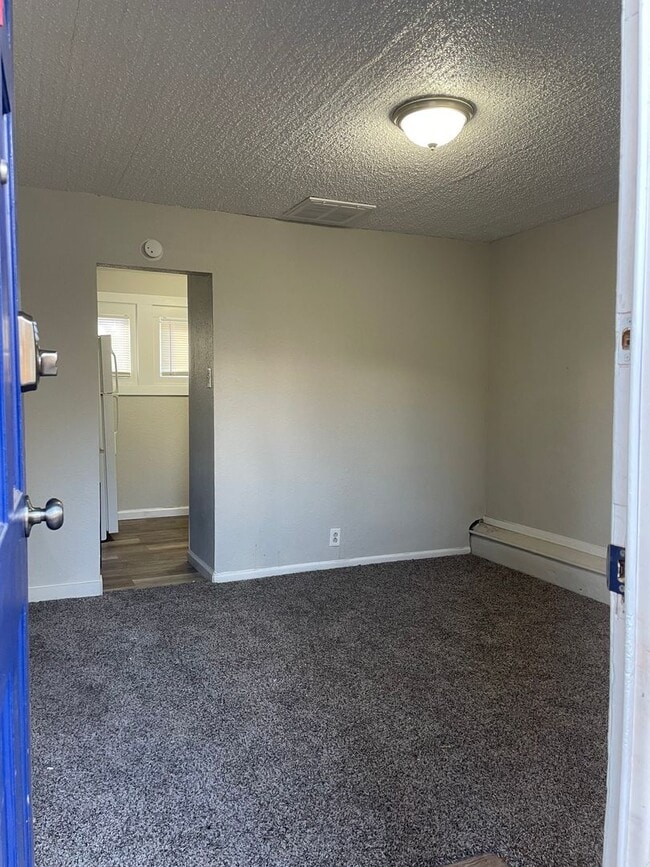 Building Photo - 818 N Corona St