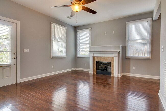 Foto del edificio - 3 bed 2.5 bath in Germantown, 1 Car Garage, Fenced Yard