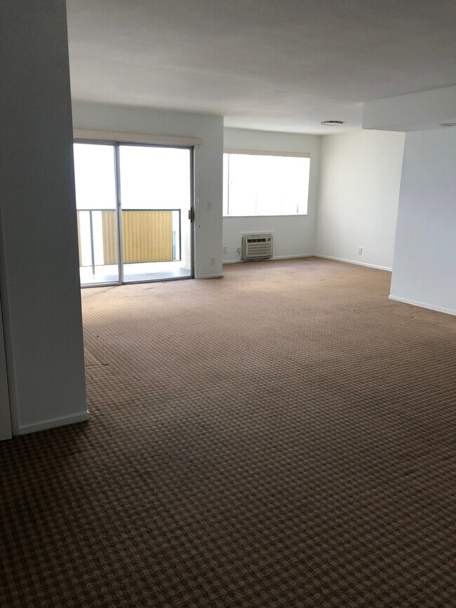 Building Photo - 1203 N Kings Rd