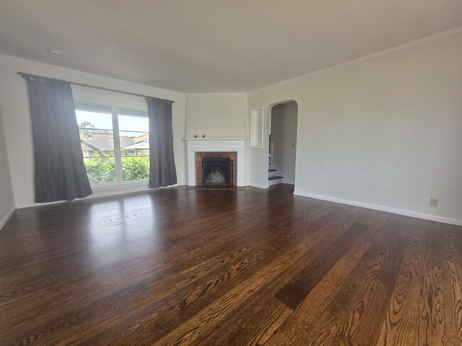 Building Photo - 616 Miramontes St