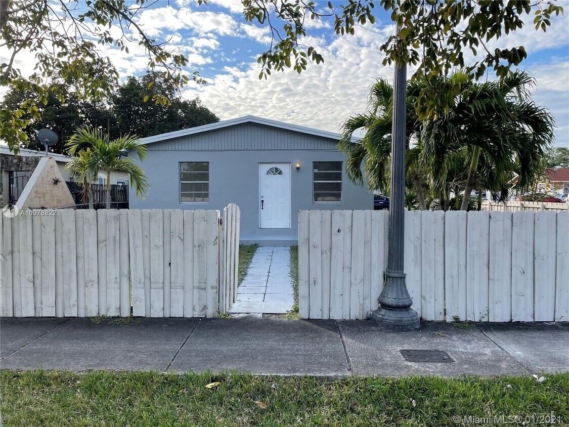 Primary Photo - 3700 SW 56th Ave