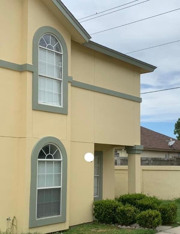 Building Photo - 1000 Ranchway Dr