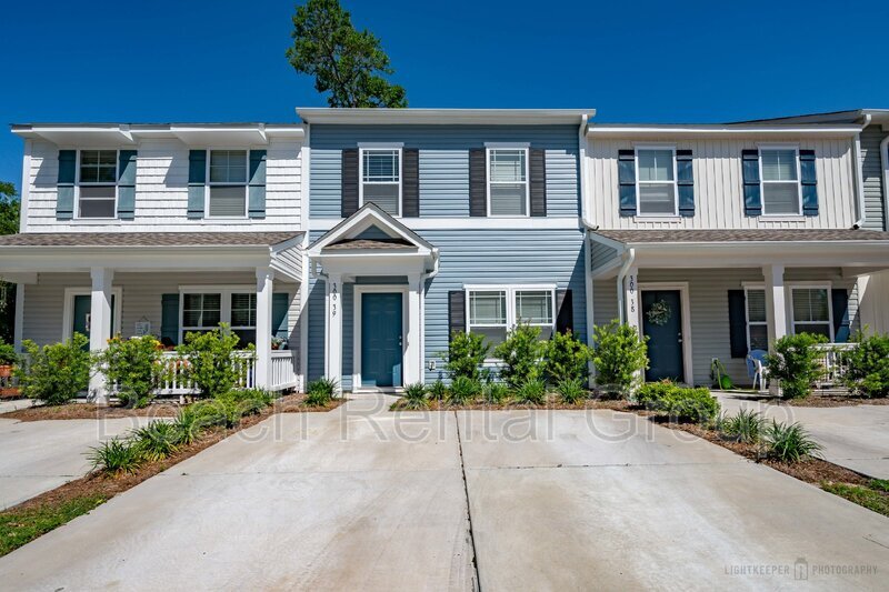 Primary Photo - 300 Cherwell ct