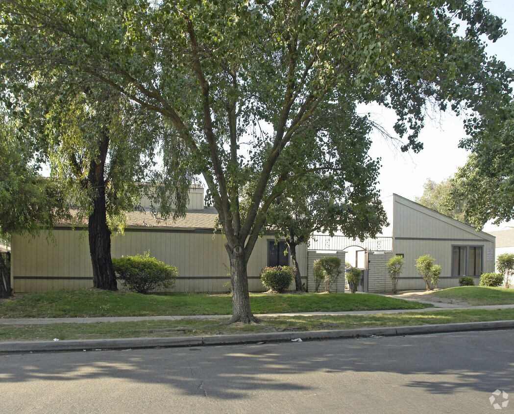 Foto principal - 5216-5226 E Liberty Ave
