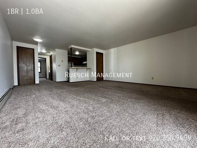 Foto del edificio - Spacious 1 Bedroom 1 Bath Lower Apartment ...