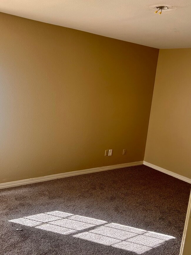 Building Photo - 6451 Frondosa Dr