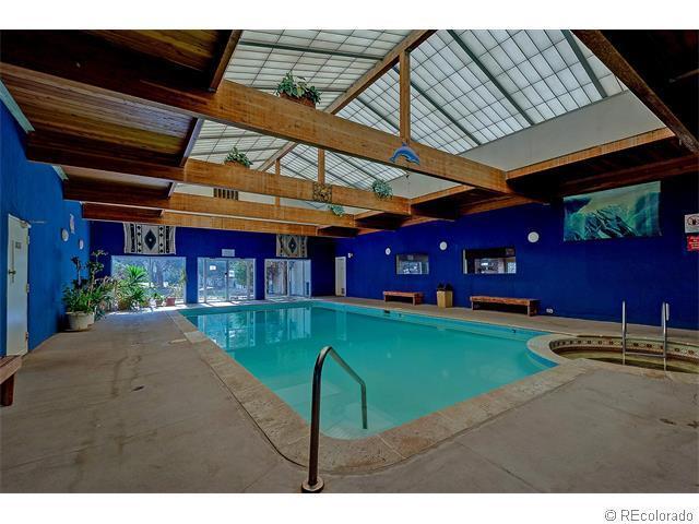 Foto del edificio - Great location off Leetsdale/Parker and Florida with lots of amenities such as pool, hot tub, clu...