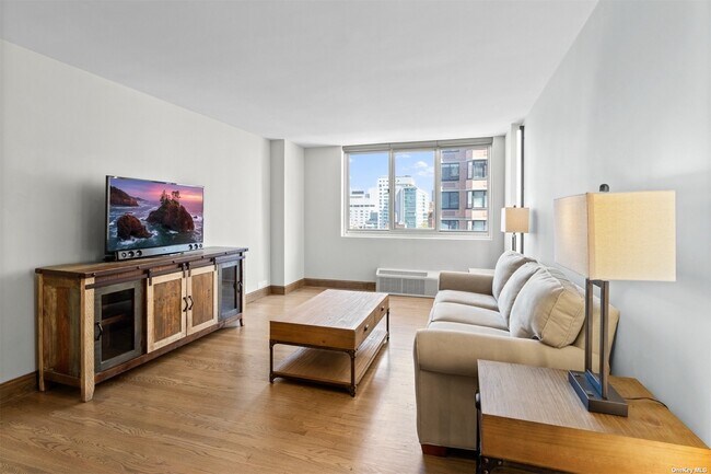 Foto del edificio - 345 E 93rd St