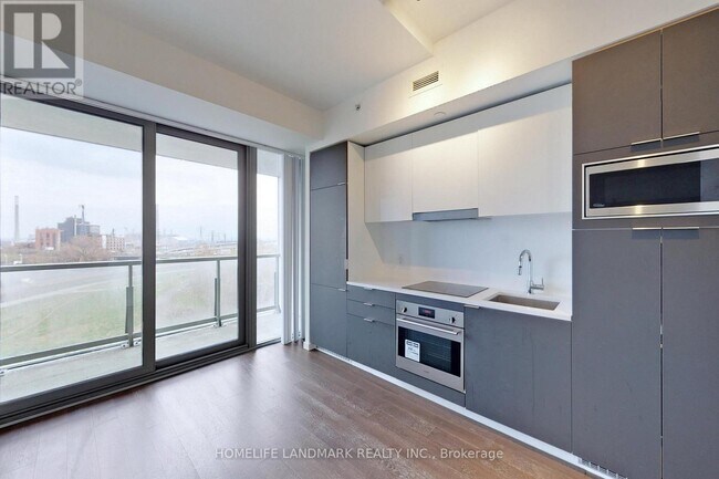 Photo du bâtiment - 170 Bayview Ave