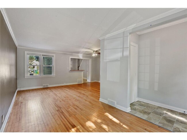 Building Photo - 3936 Nokomis ave