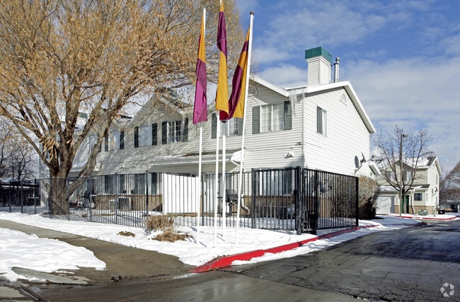 Building Photo - Riverview Townhomes