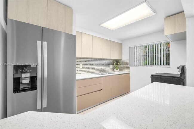Foto del edificio - 1050 NE 156th St