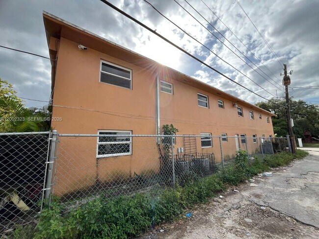 Foto del edificio - 608 SW 16th Ave