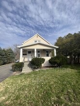 Building Photo - 32 Russell Rd