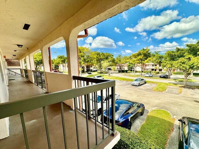 Foto del edificio - 870 NE 207th Terrace