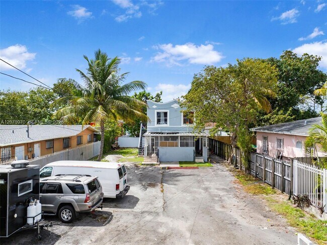 Foto del edificio - 1236 NW 28th St