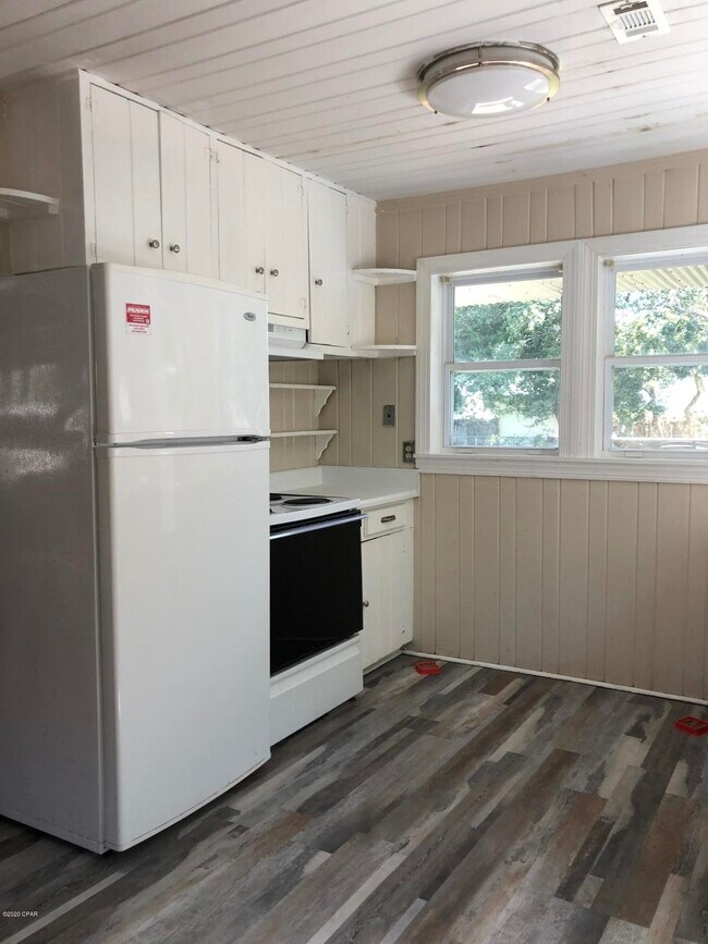Foto del edificio - 220 Wisteria Ln