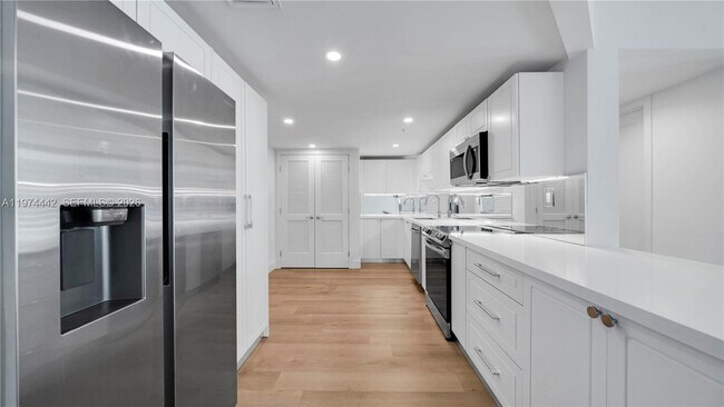 Building Photo - 555 NE 34th St