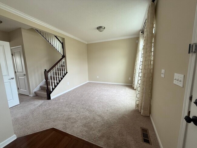 Foto del edificio - Spacious 4 beds 2.5 baths in Lewis Center!