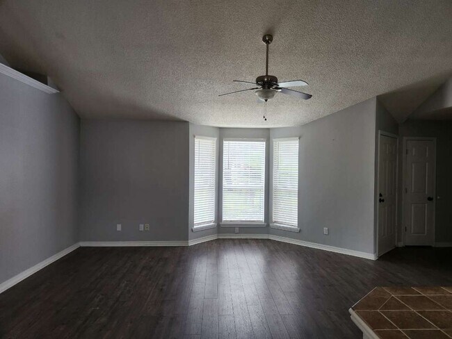 Building Photo - Stylish Ranch-Style Home with Office, Over...