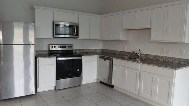 Building Photo - 541 Madison Dr