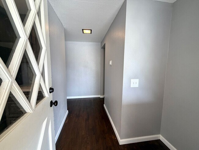 Foto del edificio - 7616 Dartmoor Ave