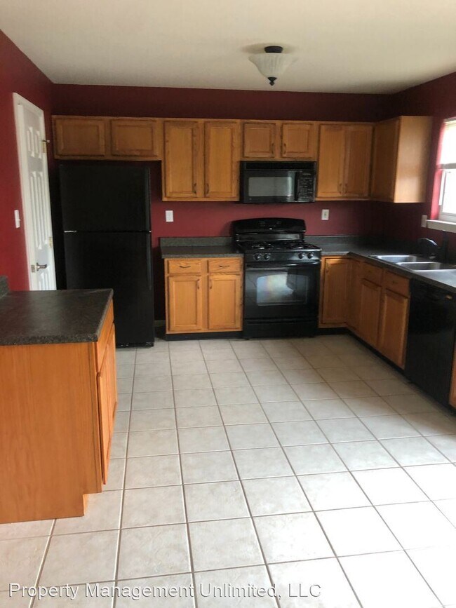 Building Photo - 3 br, 1.5 bath House - 155 Charles Circle
