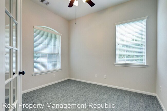 Foto del edificio - 3 br, 2 bath House - 11 Wood Drake Place