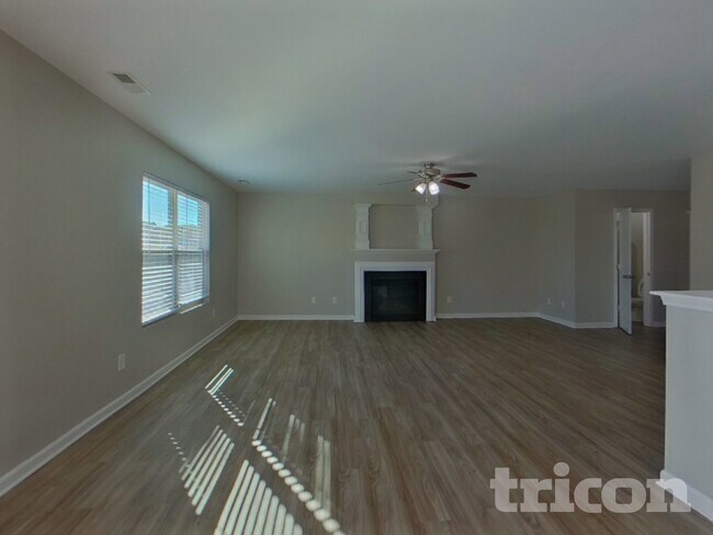 Building Photo - 125 Karlstad Ln