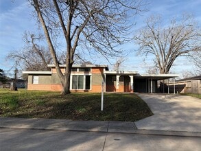 Building Photo - 159 Oak Dr