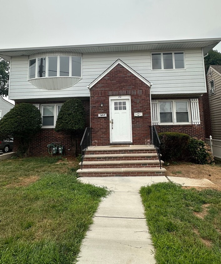 Primary Photo - 20 Kipp Ave