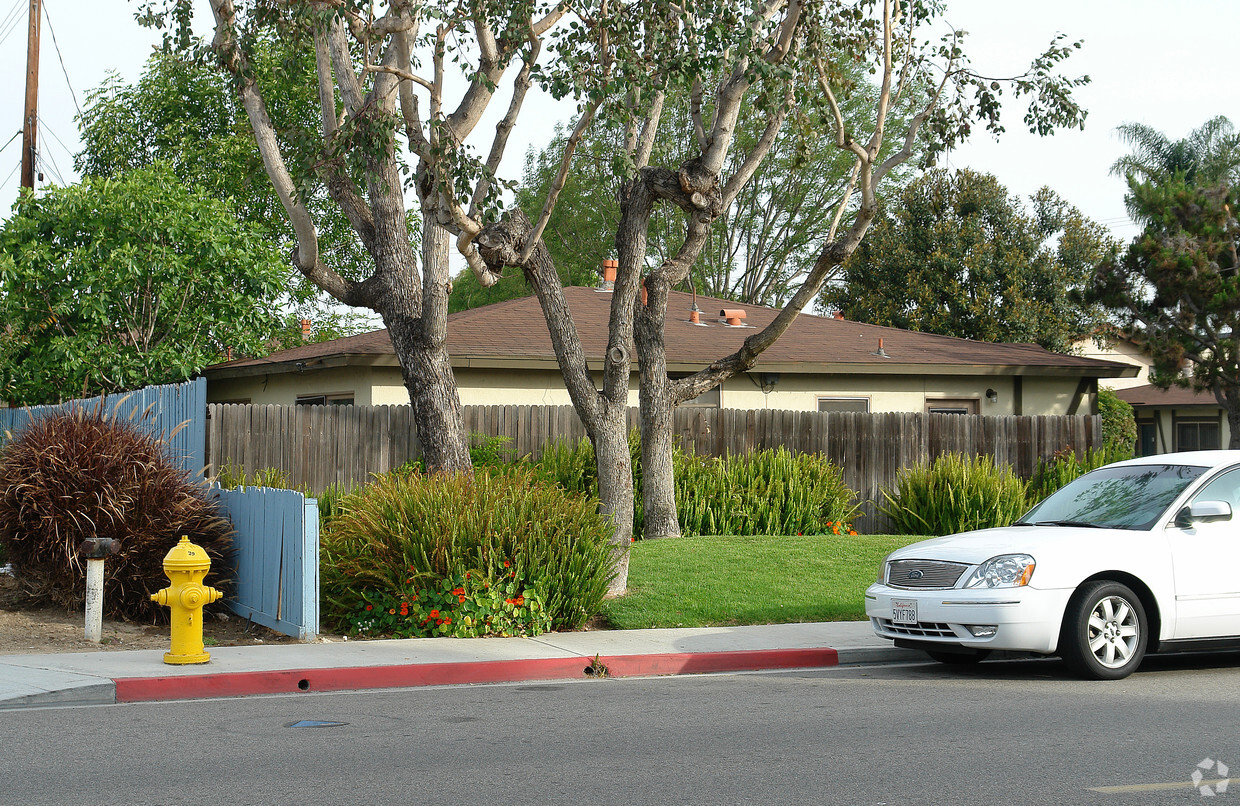 Building Photo - 2617 Elden Ave