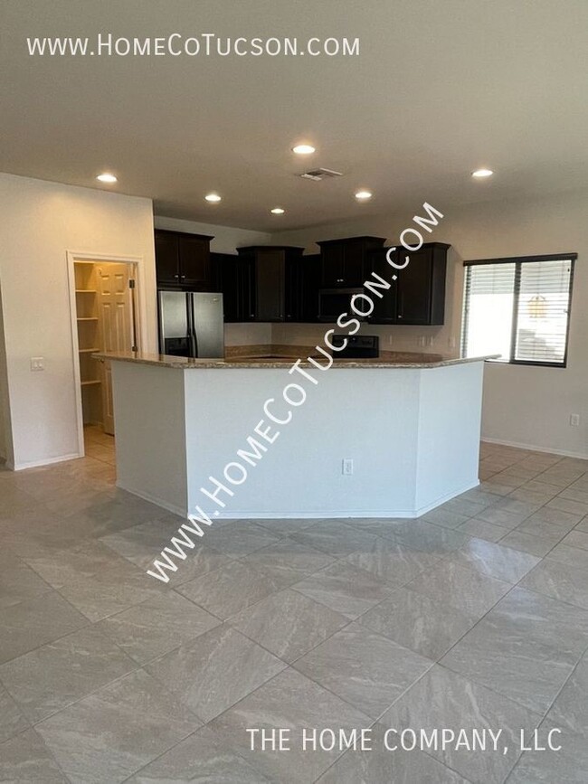 Building Photo - 21277 E Freedom Dr: Three Bedroom Home Ava...