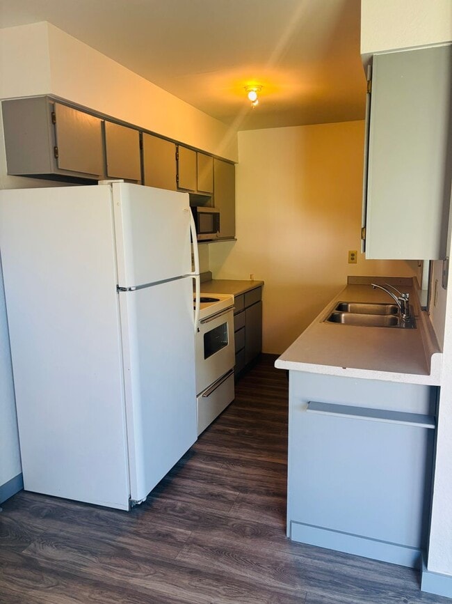 Building Photo - 3BR condo w/ garage & private yard