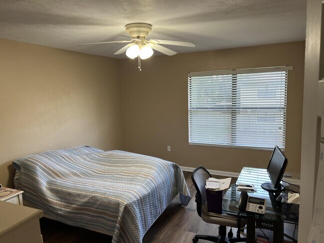 Foto del edificio - 15321 NW 141 St