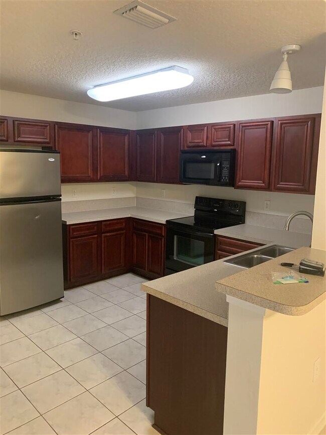 Foto del edificio - 2720 Golden Lake Loop