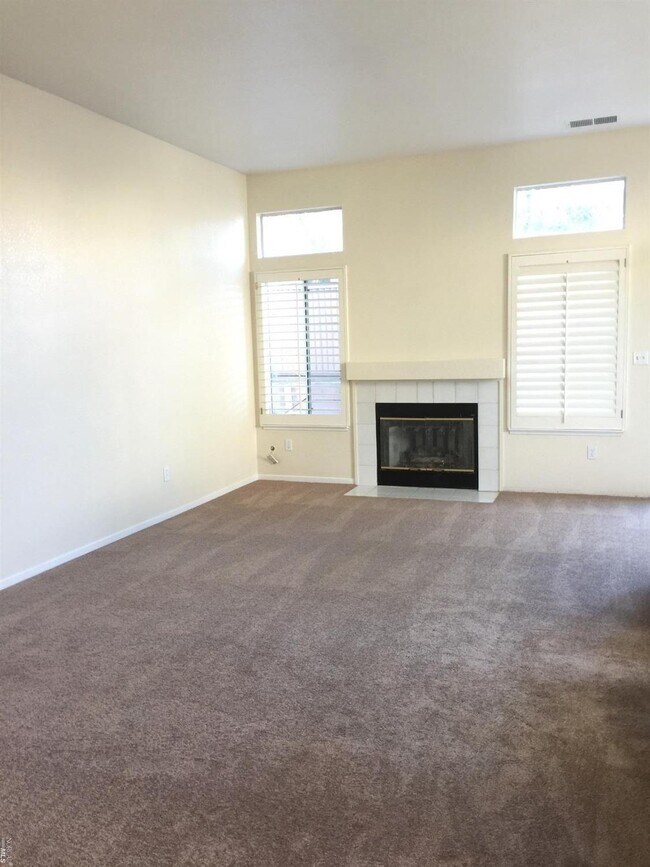 Building Photo - 1609 Northwood Dr