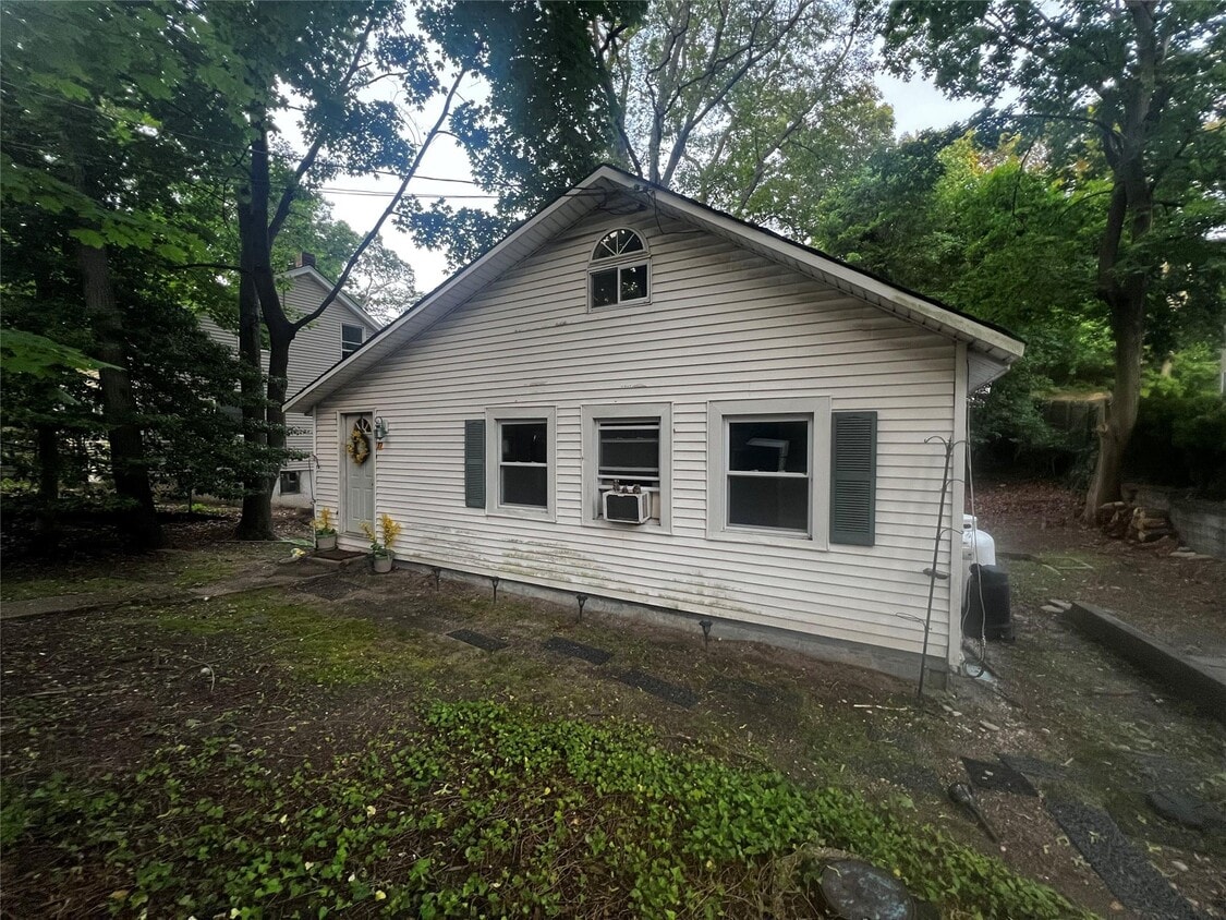 Primary Photo - 37 Rosewood Rd