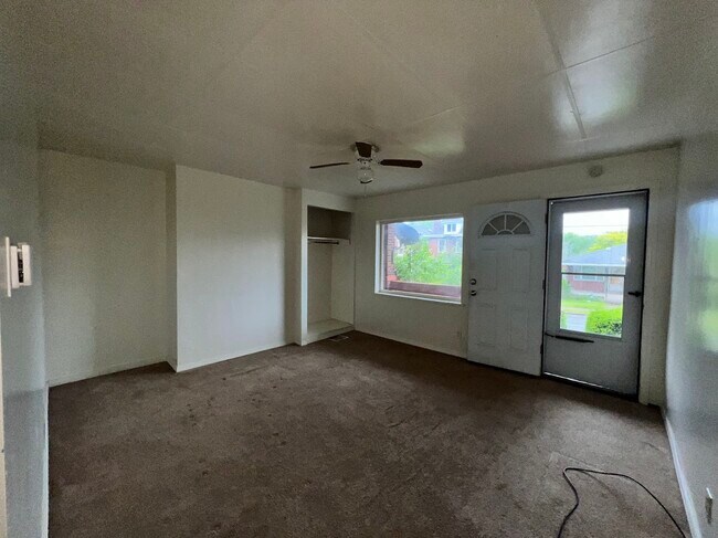 Building Photo - 709 Waddell Ave