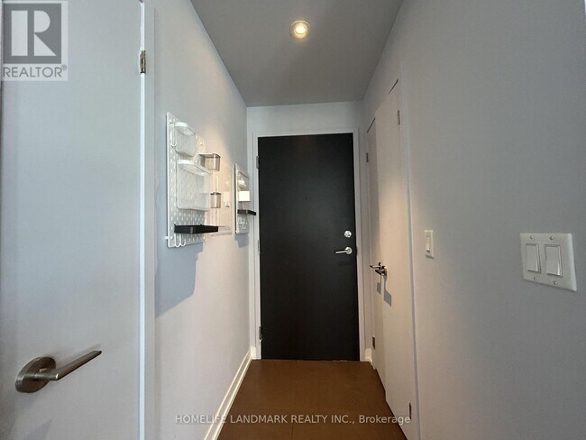 Building Photo - 170 Fort York Blvd