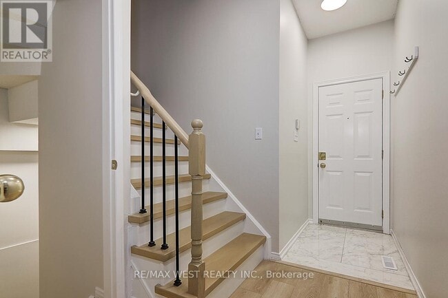 Building Photo - 20 Azzarello Ln