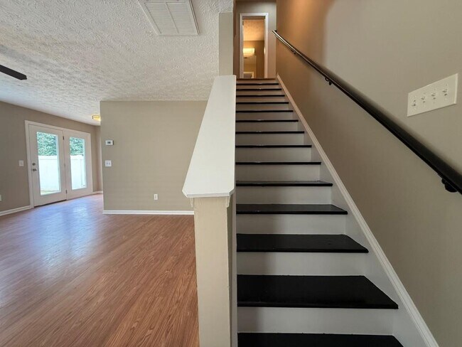 Building Photo - 5835 Mountain Top Pl