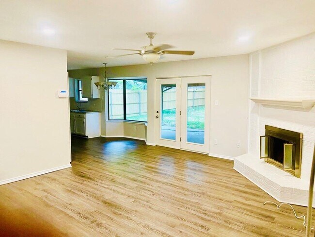 Building Photo - 5224 Parkview Dr