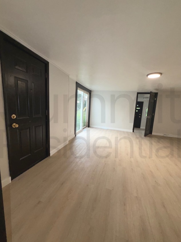 Building Photo - 3 Bedroom 1 1/2 Bathroom Home in Greenwich!!