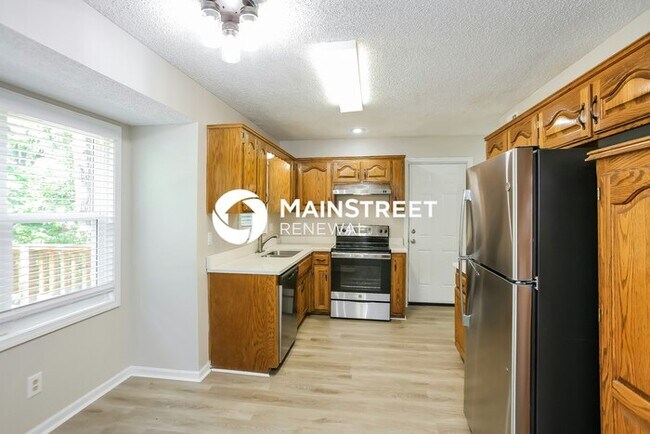 Foto del edificio - 4 Bedroom Pet-Friendly Home in Kansas City, MO with Main Street Renewal
