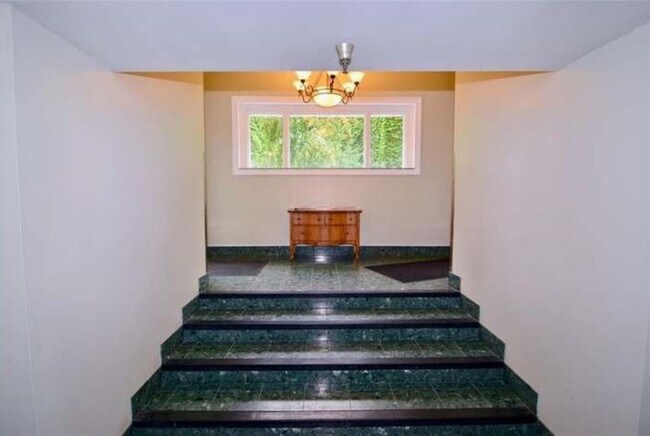 Foto del edificio - 230 E 9th St
