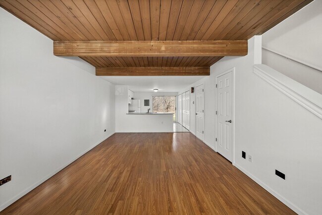 Foto del edificio - 430 Normandie Ln