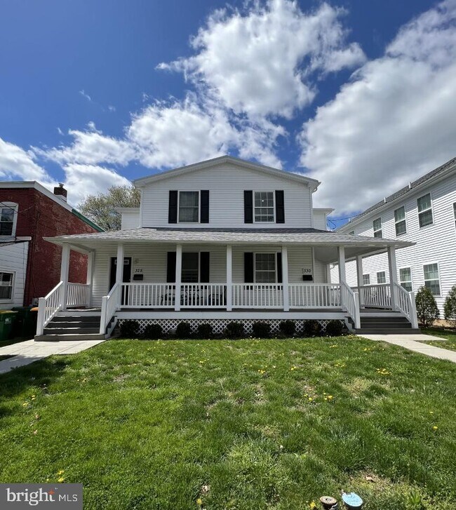 Building Photo - 328 Railroad Ave